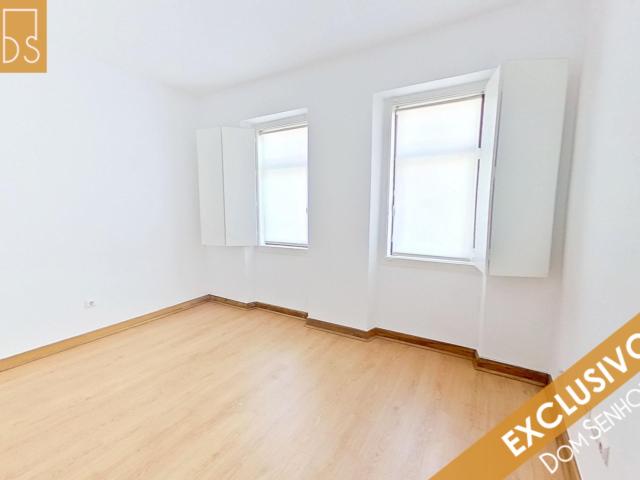 Estefânia T1 + 2 Assoalhadas interiores Zona Tranquila Pátio 7m2 Renda