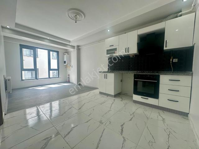Estorıa'dan Eğitimciler Yanı Kullanışlı Sıfır 1+1 Kiralık Daire
