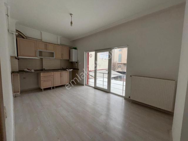 Estorıa'dan Şehir Merkezinde Ara Kat 1+1 Kiralık Daire Oa 70
