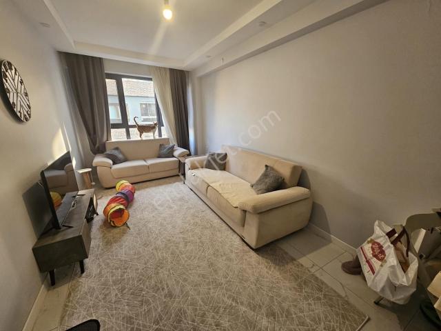 Estorıa'dan Şehir Merkezinde Balkonlu Y.ısıtma 2+0 Kiralık Daire