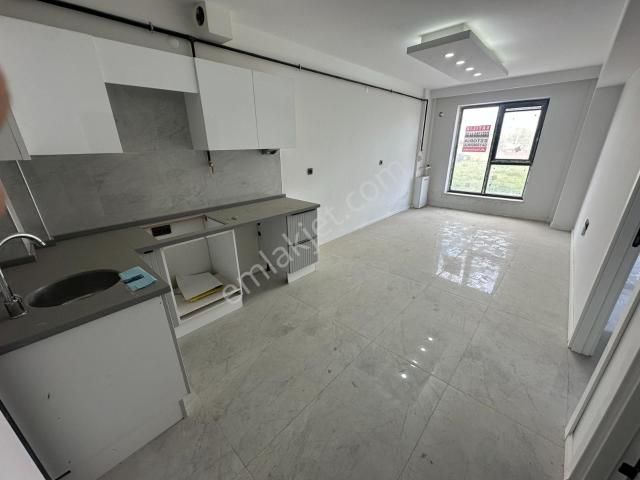 Estorıa'dan Hat Boyu Yakını Satılık 1+1 Daire