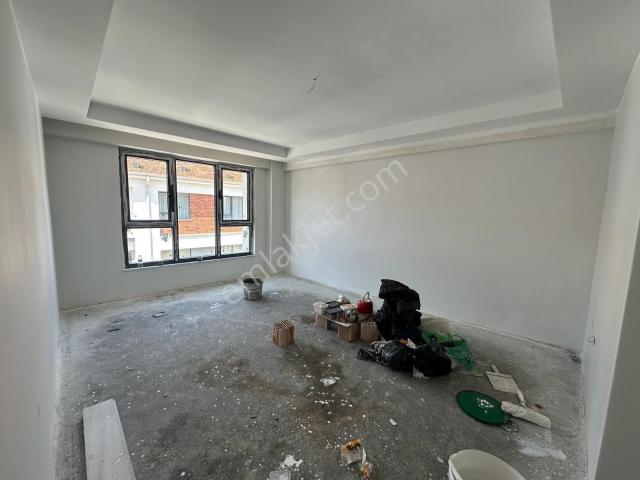 Estorıa'dan Sütlüce İstiklal Cd Yakını Y. Isıtmalı 2+1 Daire