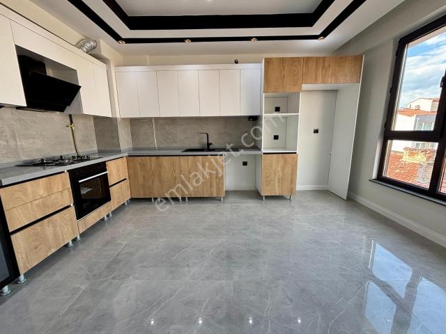 Estoria' Dan Zafer Mahallesi'nde Modern Tasarımlı 2+1 Daire