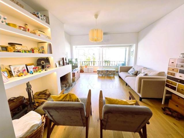 Estoril Centro. T4 remodelado. Sem móveis. Perto das praias