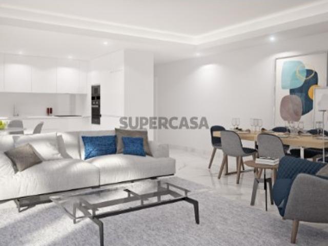 Estrategicamente localizado a uma curta distância do centro histórico da cidade e da praia de Porto de Mós, os apartamentos T2 apresenta as seguintes características