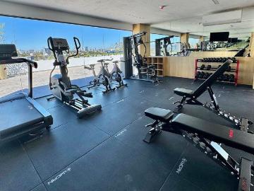 ESTRENA DEPA EN RENTA A 2 MINS DE PLAZA DEL SOL CON ALBERCA, GYM Y ROOFTOP