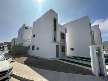 ESTRENA RENTANDO! Exclusividad, Seguridad CASA EN RENTA