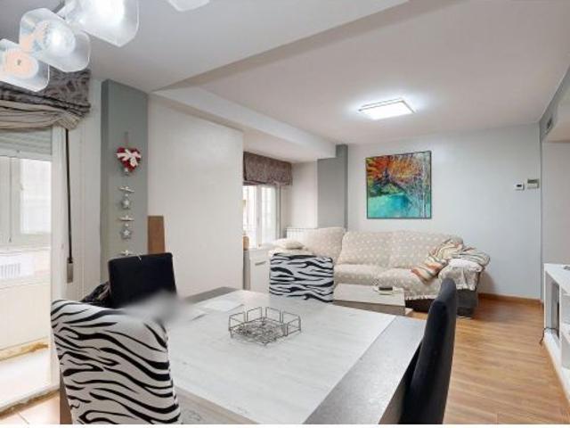 ¡ESTRENA TU NUEVO HOGAR MUY CERQUITA DEL CENTRO! Joya reformada con dos terrazas en Calle Santa Inés