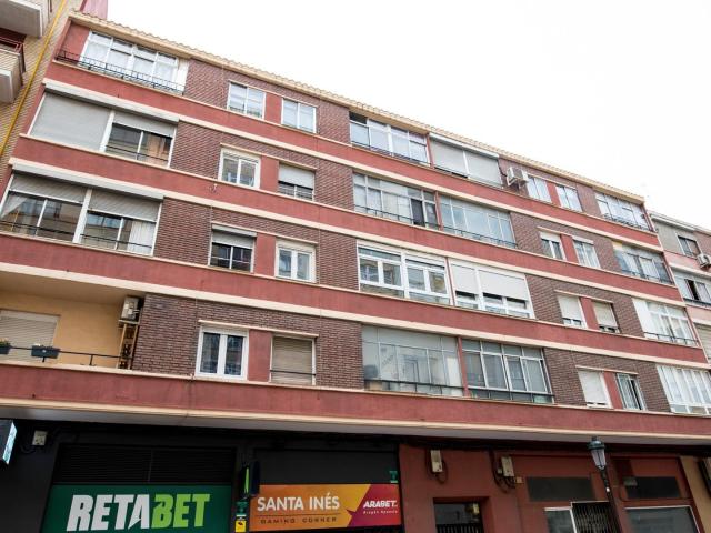 ¡ESTRENA TU NUEVO HOGAR MUY CERQUITA DEL CENTRO! Joya reformada con dos terrazas en Calle Santa Inés