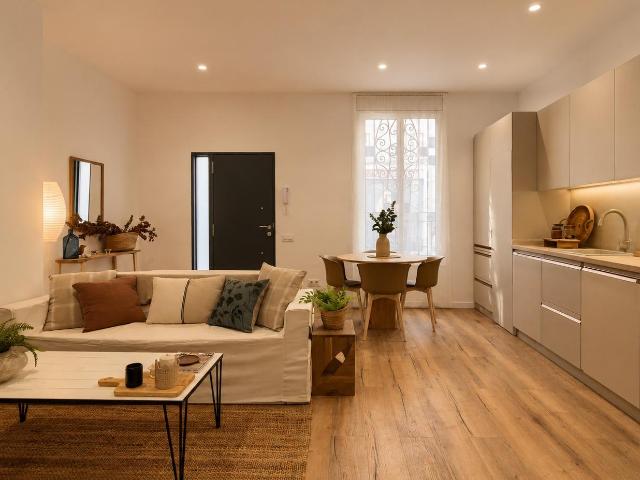 Ruzafa: Bajo reformado de diseño con terraza interior privada, 2 baños y clima frío/calor
