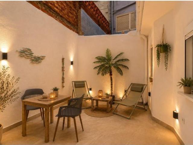 Estrena tu hogar con patio privado en Ruzafa