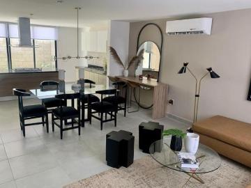 Estrena YA! Entre El Refugio y Zibata, 3 Recámaras, 2.5 Baños, Alberca, Lujo