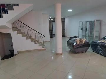 Estreno casa de pisos totalmente amoblada y equipada