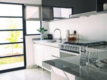Estrensa Casa entre El Refugio y Zibatá, 3 Recámaras, una en PB, 3.5 Baños
