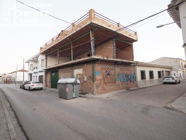 Estructura de casa, con 190 m2 de terreno, por solo 70.000 Euros