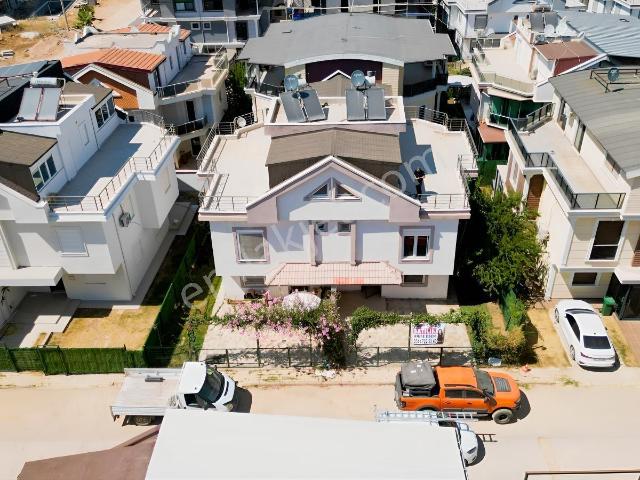 Epa Lıon | Cenk Onurkent'te 4+1 Bahçeli Teraslı Boş Villa