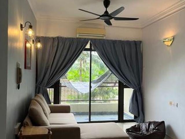 EPARK Batu Uban Near USM Queensbay Furnish suitable for student