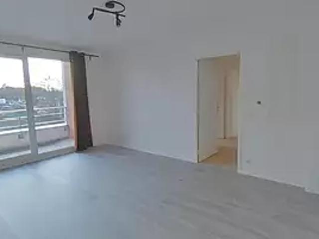 Epernon 28230 Location appartement 3 pièces t3 au dernier étage parking