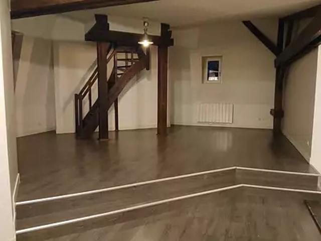Epernay 51200 Location appartement au dernier étage cave