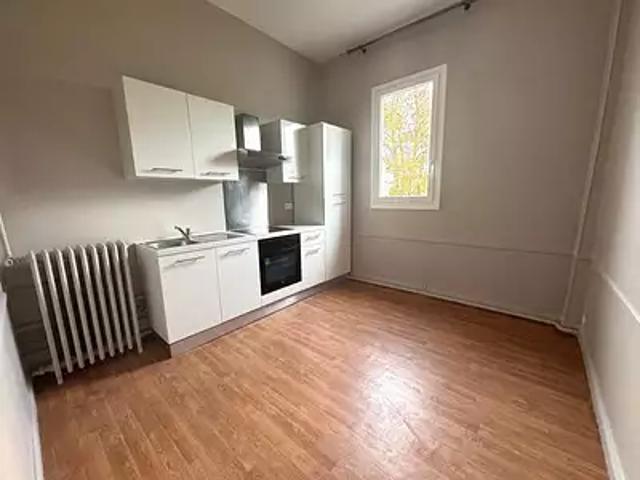 Epernay 51200 Location appartement 2 pièces t2 au dernier étage cave