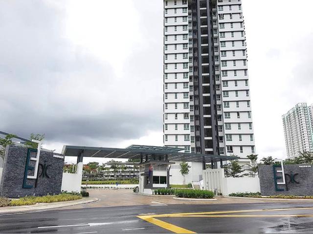 Larkin Epic Residence Full Furnished 2 Parking Near CIQ