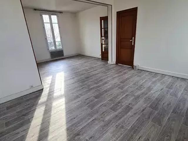 Epinay sur Seine 93800 Location appartement 3 pièces t3 au dernier étage