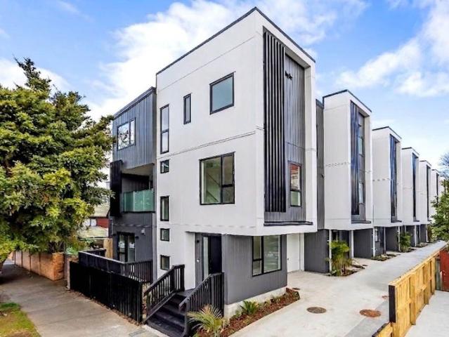 Epsom, 4 bedrooms