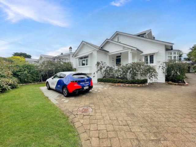epsom, 5 bedrooms