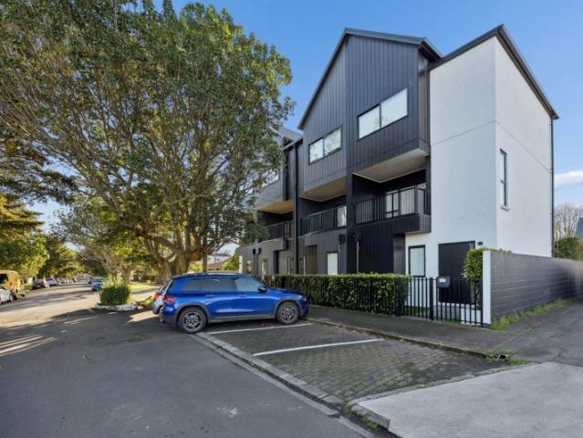 epsom, 2 bedrooms