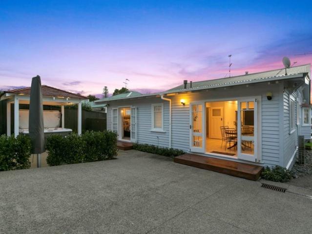 epsom, 3 bedrooms