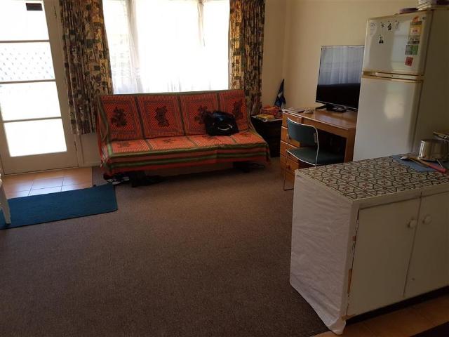 EPSOM: Selwyn Road 2 Bedroom and study