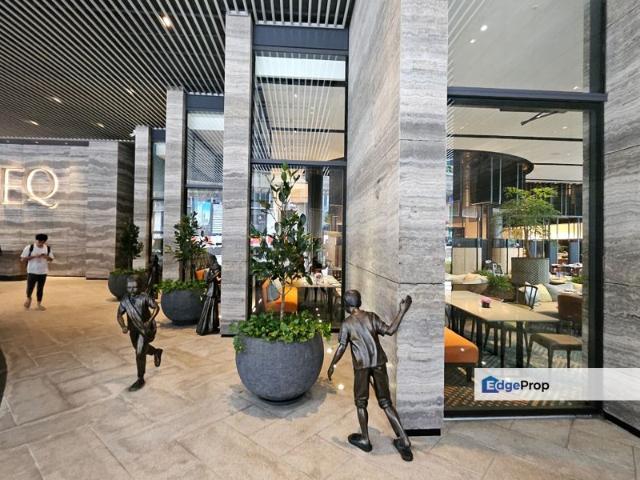 Equatorial Plaza