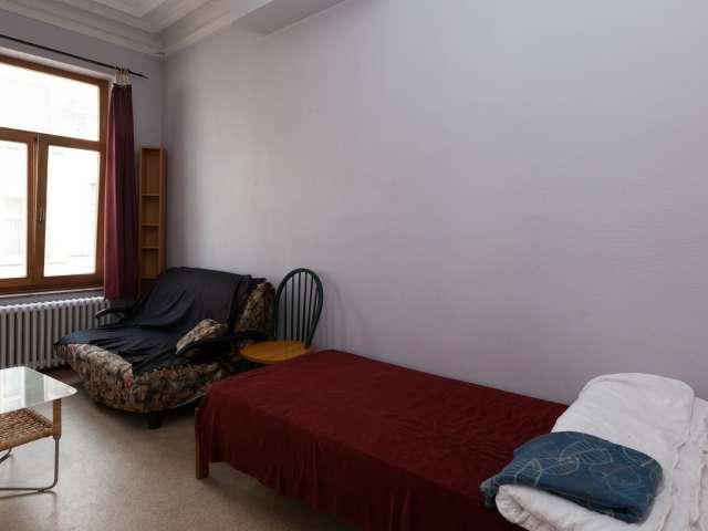 Equipped room in apartment in Saint Gilles, Brussels