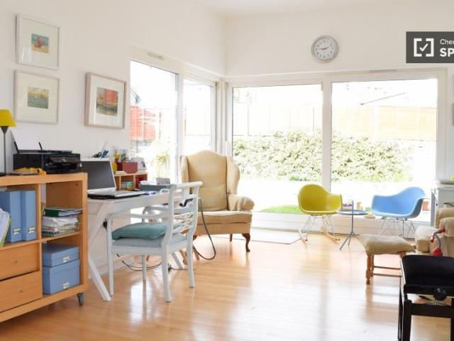 Equipped room in 3 bedroom house in Rathgar, Dublin