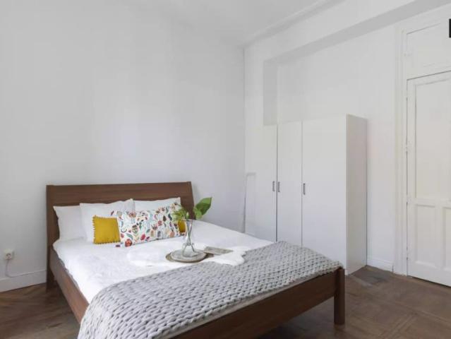 Equipped room with balcony in shared apartment, Puerta del Sol