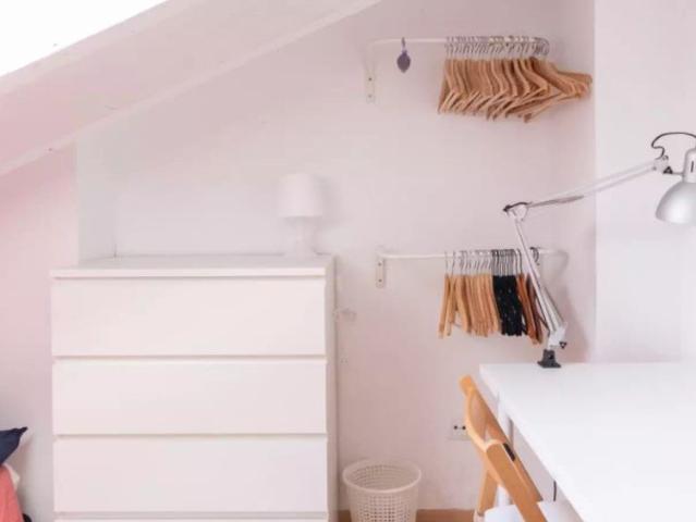 Equipped room with heating in 4 bedroom apartment, Sol