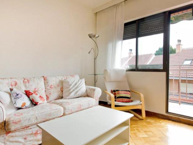 Equipped room with window view interior patio in shared apartment, Pozuelo de Alarcón