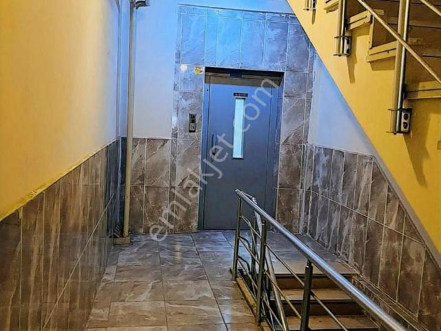 Er taş'tan Ilıca Çarşı İçi,tarihi Hamam Yanı Geniş 1+1 Daire