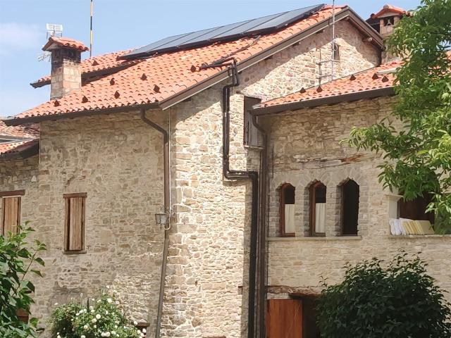 Ermita Storica del XV Secolo nelle Colline di Parma 430m² Calestano