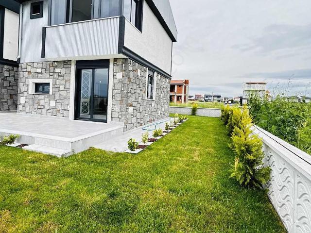 Era Angel'dan Ayvalık Altınova'da Geniş Bahçeli Satılık 2+1villa