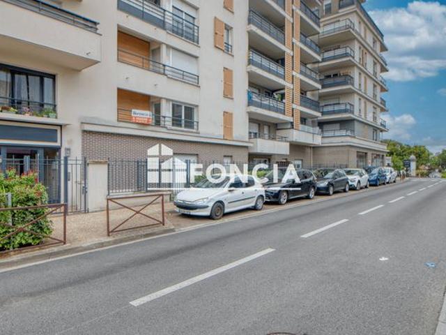 Eragny 95 A 2 pas de la gare d'Eragny et des commerces Appartement T2 de 38,5 m² avec balcon 1er étage parking double boxable en sous sol