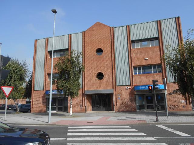 “Erandio Astrabudúa, se alquila oficina en Ribera de Axpe”