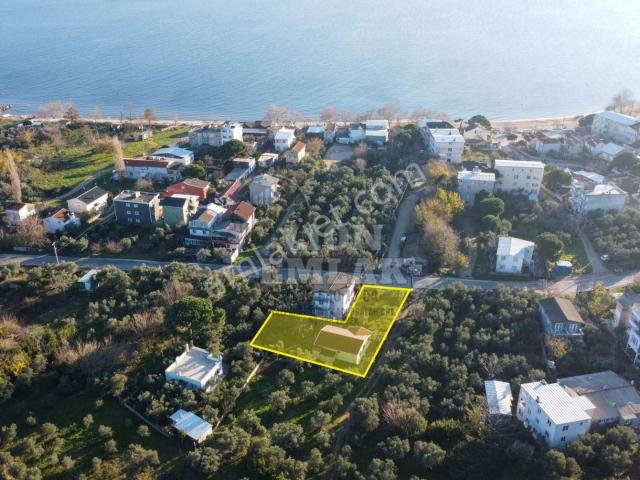 Erdek Karşıyaka Mahallesi Halk Plajına Yakın Satılık 589m² Arsa İçerisinde 3+1 Prefabrik Ev