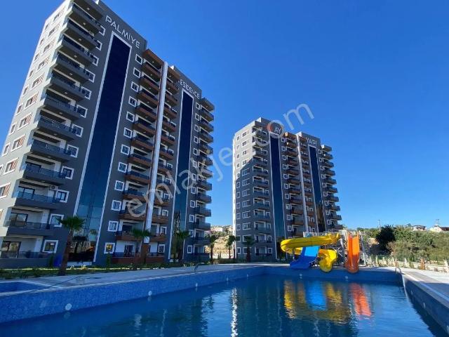 Erdemli Limonlu Ay Yapı Palmiye Konutlarında Eşyalı 2+1 Satılık Daire