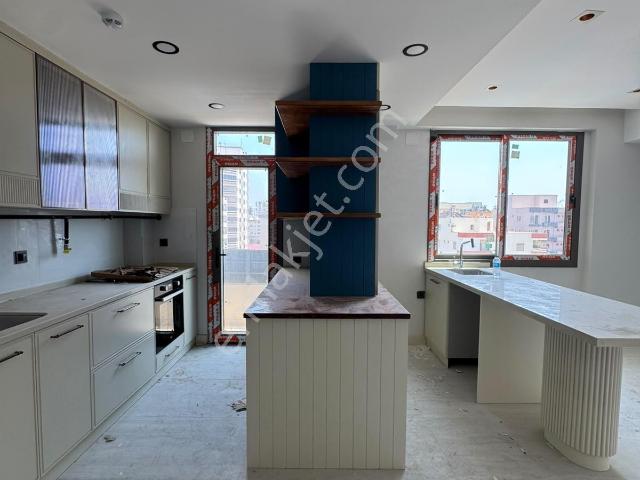 Erdemli Türbe Caddesinde 4+1 Havuzlu Lüx Kiralık Daire