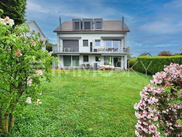 Erdgeschoss 4,5 Zimmer mit Garten und Keller Geistervilla