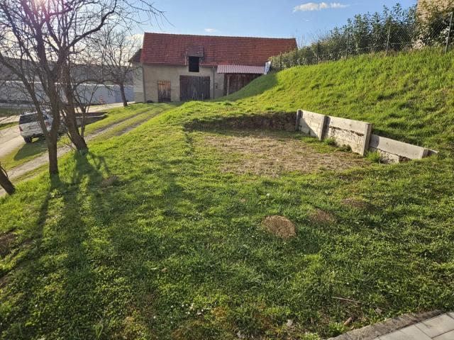 Erdgeschoss 3 Zimmer Wohnung mit 100 m² großem Garten!