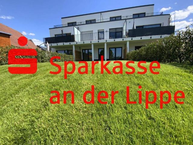ERDGESCHOSS MIT ÜBERDACHTER TERRASSE UND GARTEN