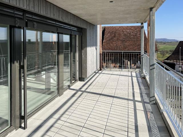 Erdgeschosswohnung mit grosszügiger Gartenfläche, SItzplatz und Balkon
