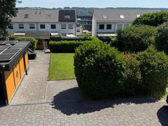 Erdgeschosswohnung mit über 240 m² Gesamtfläche, Garten,PV Anlage